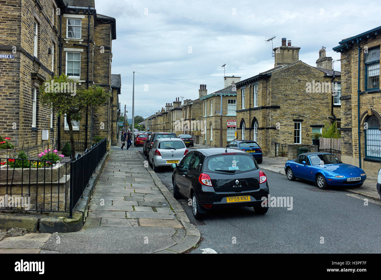 Häuser und Straßen im denkmalgeschützten Dorf Saltaire Stockfoto