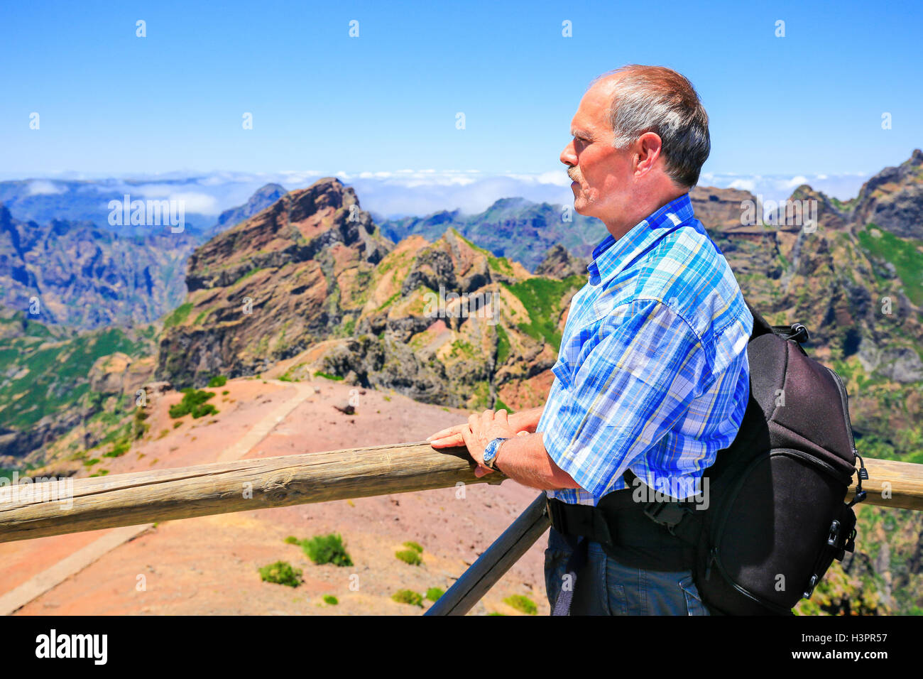 Niederländische Mann anzeigen Rocky Mountains in Landschaft Stockfoto