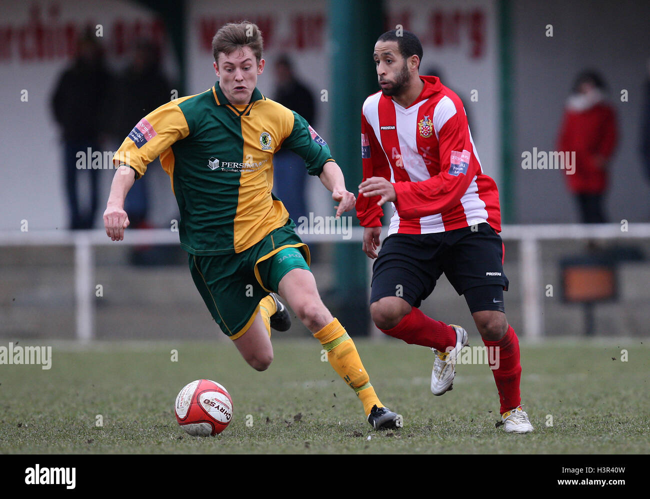 Michael Spencer unterstützt und Jack Page von Horsham - AFC unterstützt Vs Horsham - Ryman League Premier Division Fußball im Stadion - 13.03.10 Stockfoto