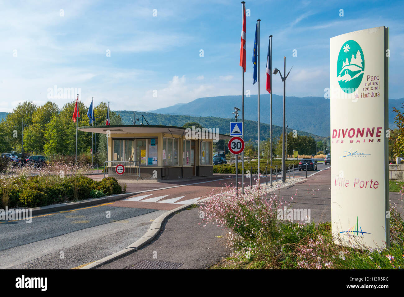 Grenzübergang aus der Schweiz in Divonne-Les-Bains, Ain Abteilung in Ostfrankreich Stockfoto
