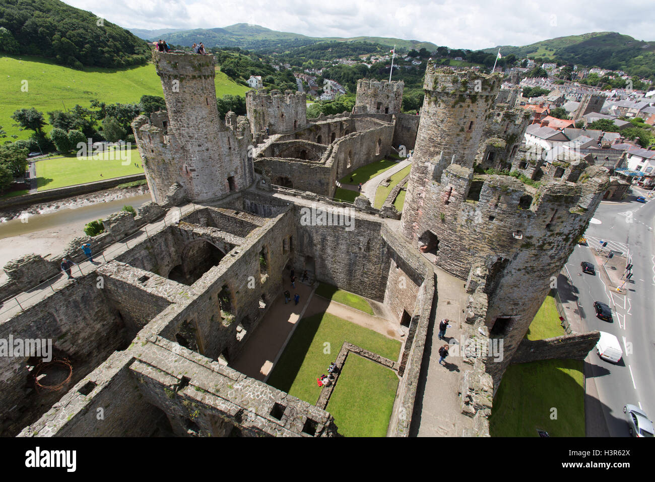 Stadt Conwy, Wales. Malerische erhöhten Blick auf die historische Conwy Castle. Stockfoto