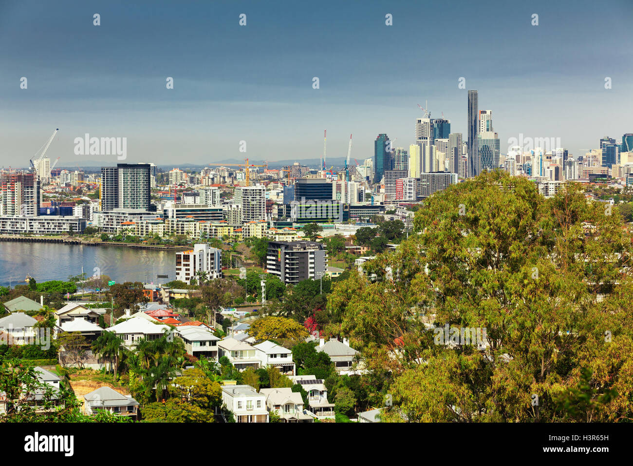 BRISBANE, AUS - 10. August 2016: Brisbane Skyline von der Nordseite aus gesehen. Es ist Australiens drittgrößte Stadt, Hauptstadt von Queenslan Stockfoto