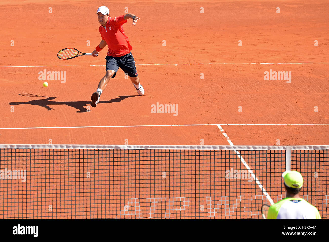 BARCELONA - 21 APR: Kei Nishikori (Tennisspieler aus Japan) spielt bei der ATP Barcelona Open Banc Sabadell. Stockfoto