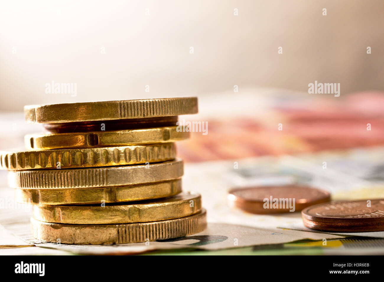 Detail der Euro-Währung auf dem Schreibtisch Stockfoto