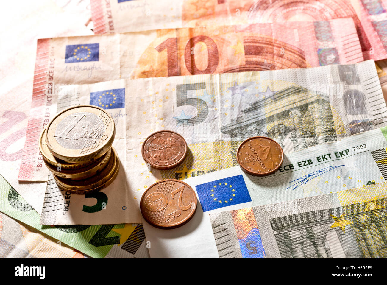 Detail der Euro-Währung auf dem Schreibtisch Stockfoto