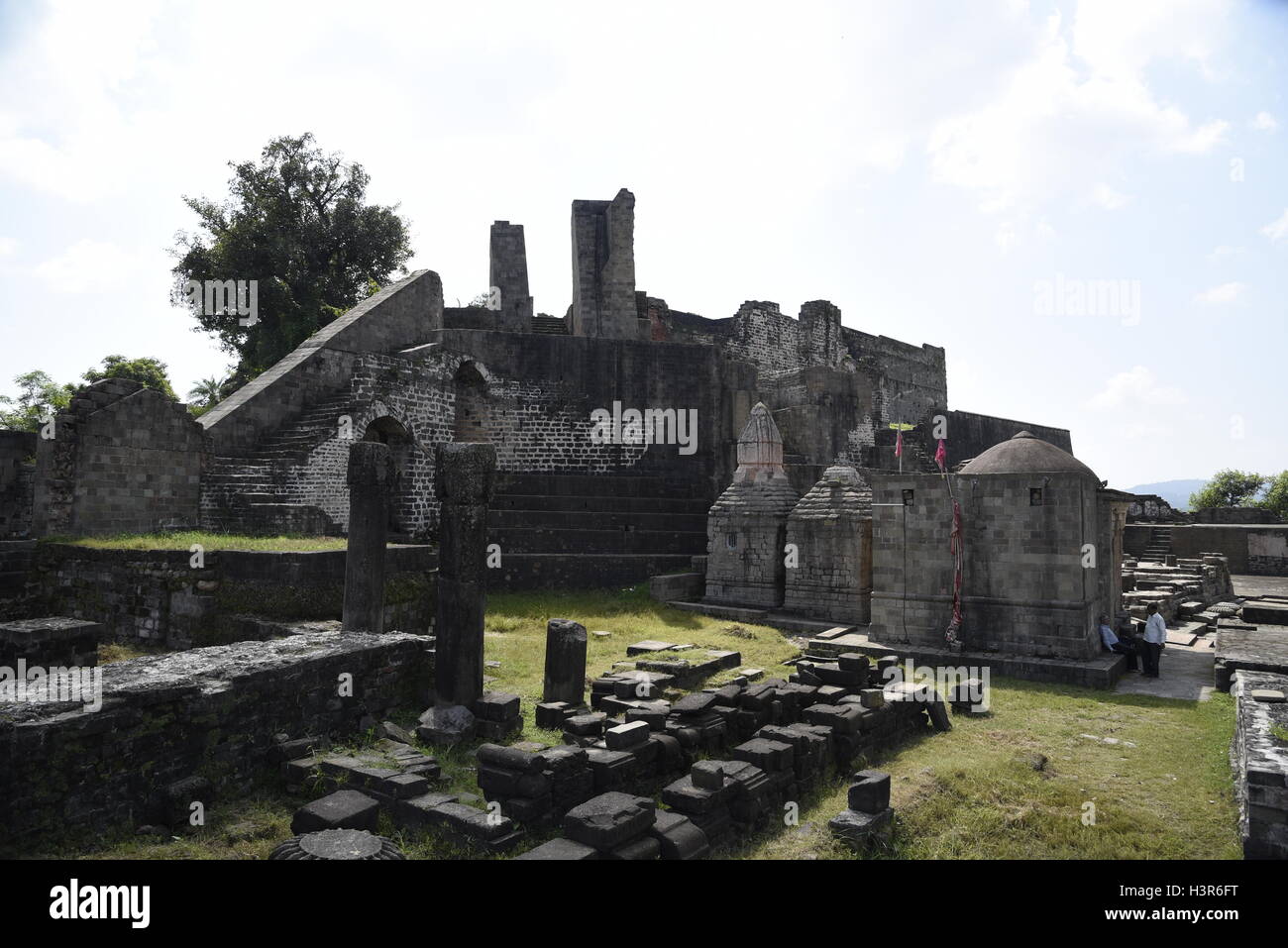 Die historische Architektur Kangra Fort ist befindet sich 20 Kilometer von der Stadt Dharamsala am Stadtrand von Kangra, Indien. Stockfoto