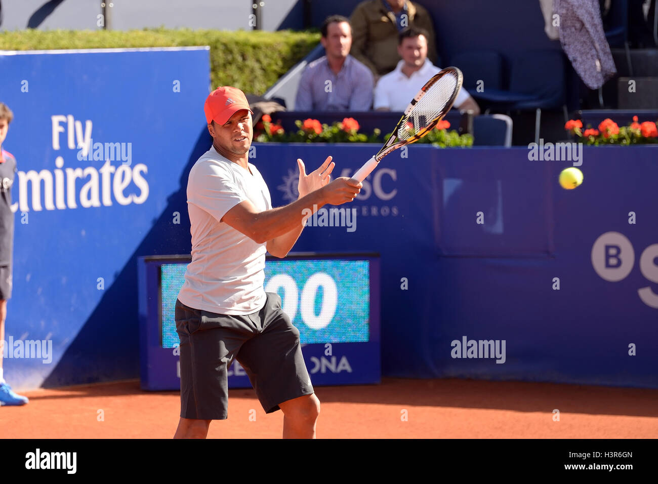 BARCELONA - 22 APR: Jo Wilfried Tsonga (französischer Tennisspieler) spielt bei der ATP Barcelona Open Banc Sabadell. Stockfoto