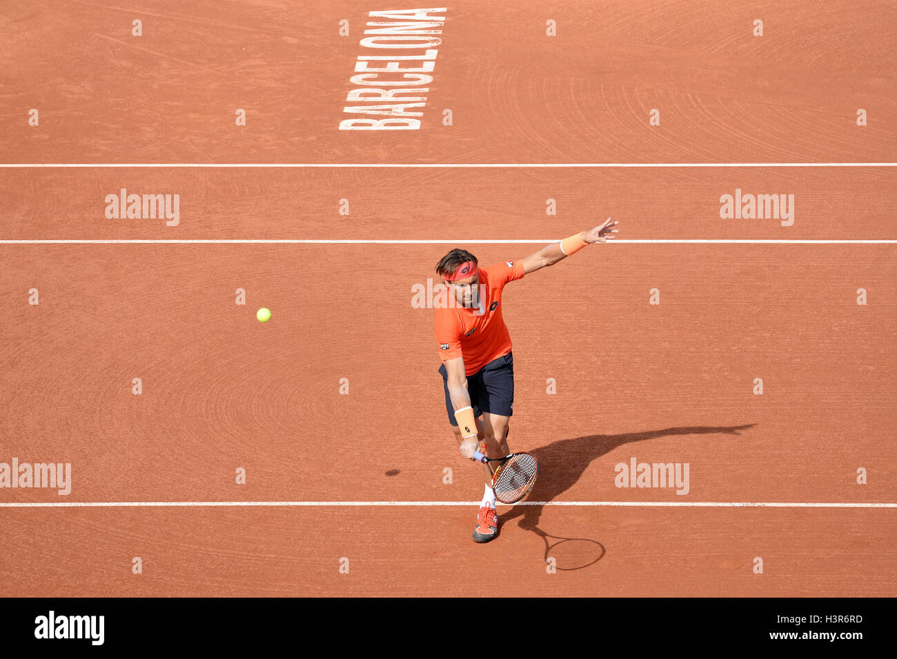 BARCELONA - 24 APR: David Ferrer (spanischer Tennisspieler) spielt bei den ATP Barcelona Open. Stockfoto