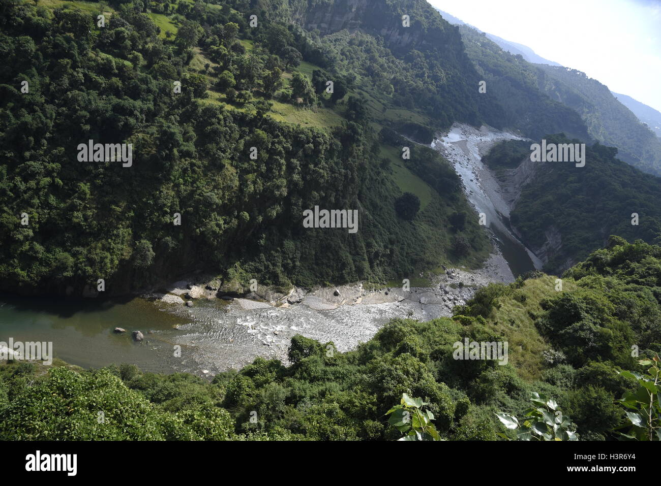 Die historische Architektur Kangra Fort ist befindet sich 20 Kilometer von der Stadt Dharamsala am Stadtrand von Kangra, Indien. Stockfoto