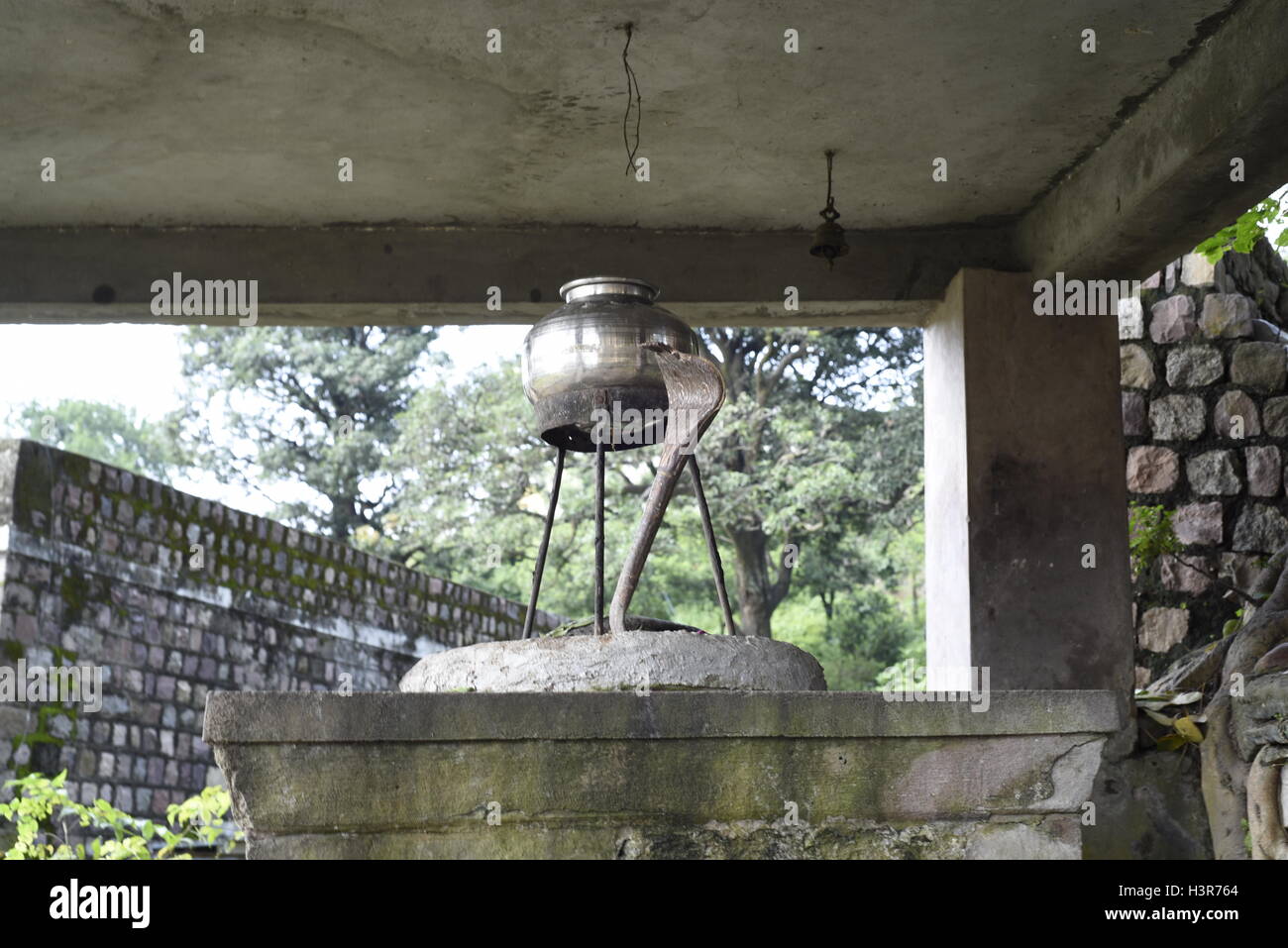 Die historische Architektur Kangra Fort ist befindet sich 20 Kilometer von der Stadt Dharamsala am Stadtrand von Kangra, Indien. Stockfoto