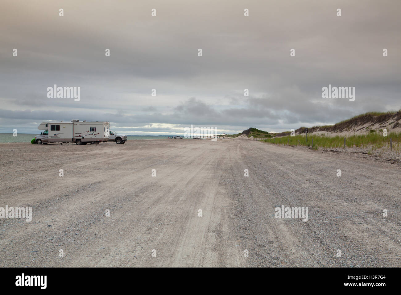 Sonnenuntergang in den Dünen Strand auf Cape Cod National Seashore auf den Atlantischen Ozean, USA Stockfoto