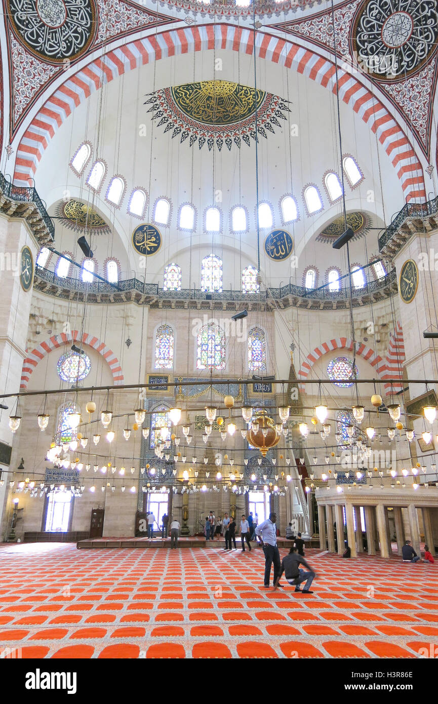 ISTANBUL, Türkei - 22. Mai 2016: Eine Innenansicht der Süleymaniye-Moschee (Süleymaniye Camisi), Istanbul, Türkei Stockfoto