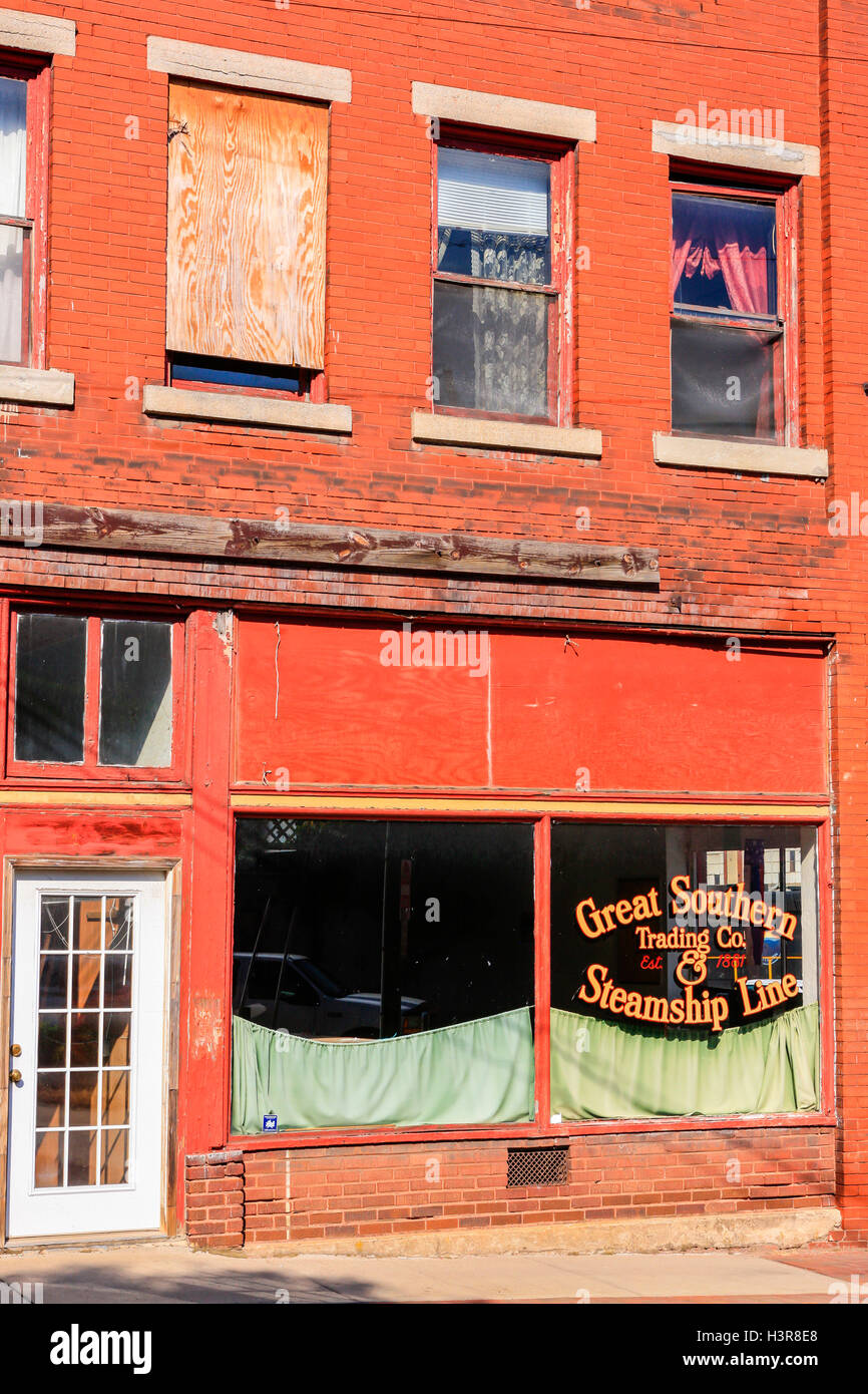 Jetzt Great Southern Trading Company und Dampfer Linie Gebäude in Canton im US-Bundesstaat North Carolina geschlossen. Stockfoto