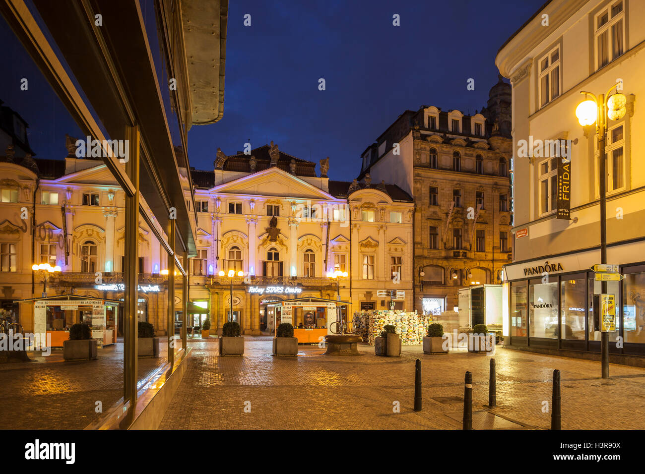 Vor dem Morgengrauen in der Altstadt von Prag, Tschechische Republik. Stockfoto