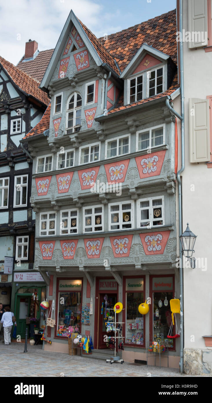 QUEDLINBURG, Deutschland, SEPTEMBER 24,2016: unbekannte Menschen beim Einkaufen in alten Fachwerkhaus laden in Quedlinburg am 24. September 2016, Th Stockfoto