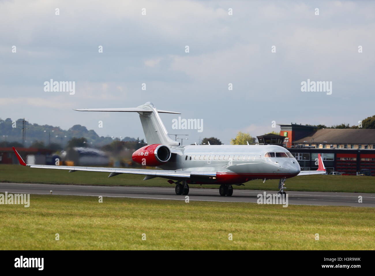 Bombardier Global 6000 HB-JEH Abfahrt vom Flughafen Luton, UK Stockfoto