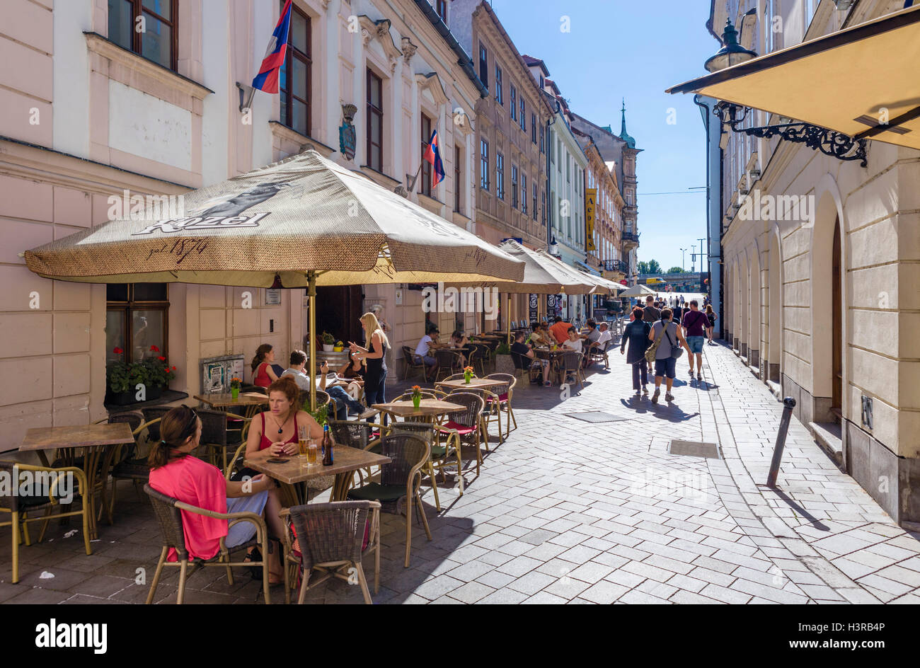 Cafés und Bars auf Panská in der Altstadt, Bratislava, Slowakei Stockfoto