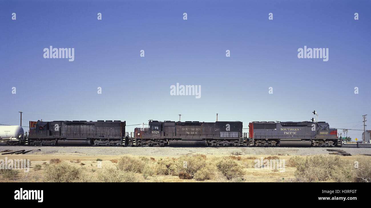 USA, California, Diesellokomotiven "Southern Pacific", Dieselloks, Steppe, Durchgang, Stockfoto
