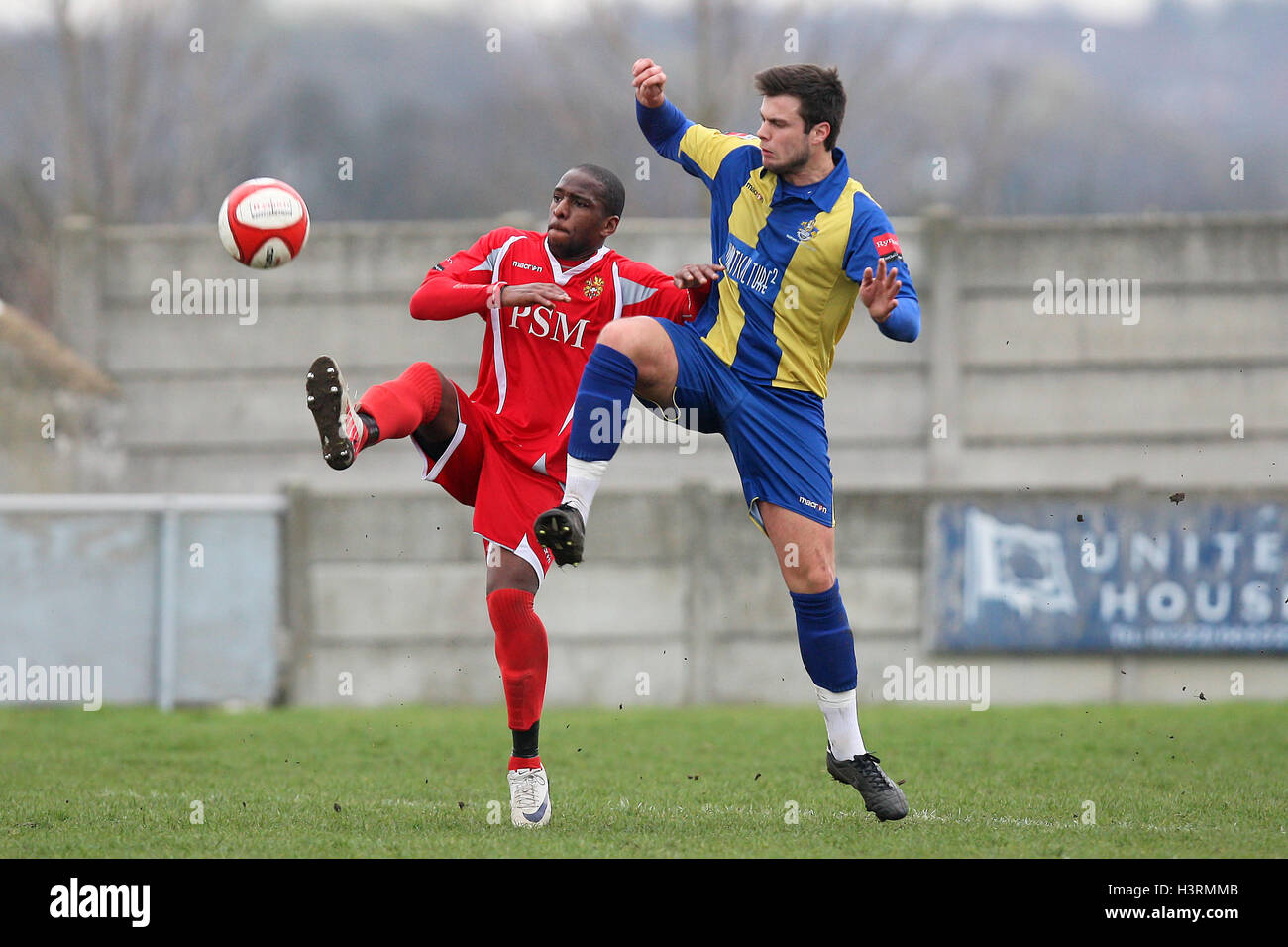 Matt Toms in Aktion für Romford - Romford Vs Harlow Town - Ryman League Division One North Fußball in Mühle Field, Aveley FC - 17.03.12 Stockfoto