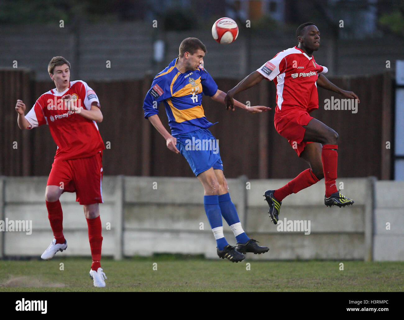 Chris Thomas geht in der Nähe ein Ziel für Romford - Romford Vs Harlow Town - Ryman League Division One North in Mühle Field, Aveley FC - 20.04.10 Stockfoto