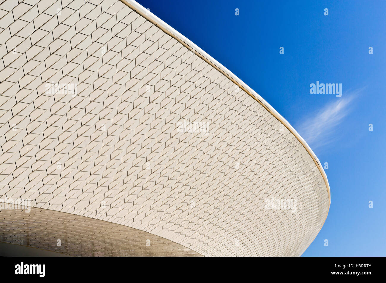 Architektonisches Detail der MAAT (Museum für Kunst, Architektur und Technologie) Gebäude in Lissabon, Portugal Stockfoto