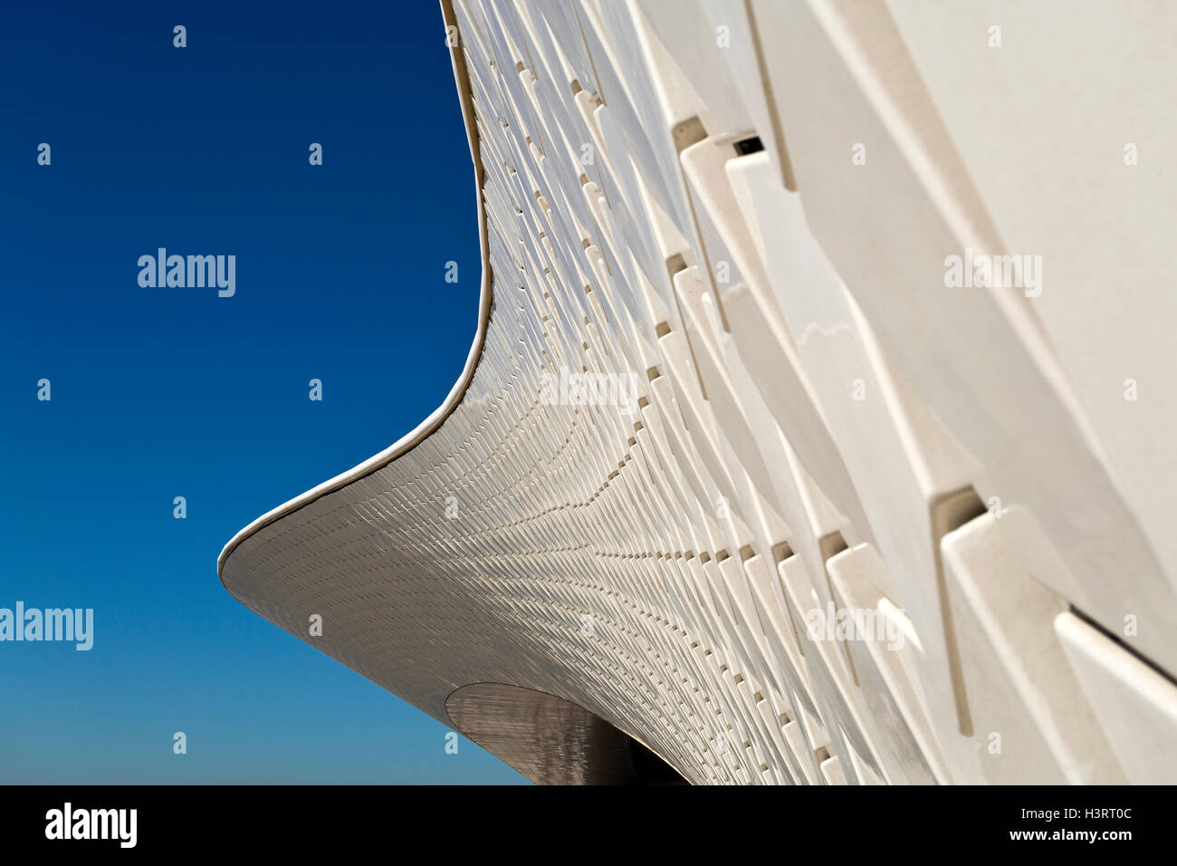 Architektonisches Detail der MAAT (Museum für Kunst, Architektur und Technologie) Gebäude in Lissabon, Portugal Stockfoto