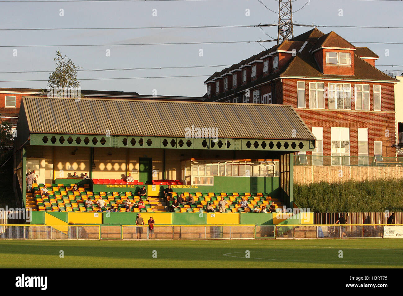 Gesamtansicht der Haupttribüne in Thurrock FC - Thurrock Vs Romford - Fußball-Freundschaftsspiel am Schiff Lane, Thurrock FC - 14.08.12 Stockfoto