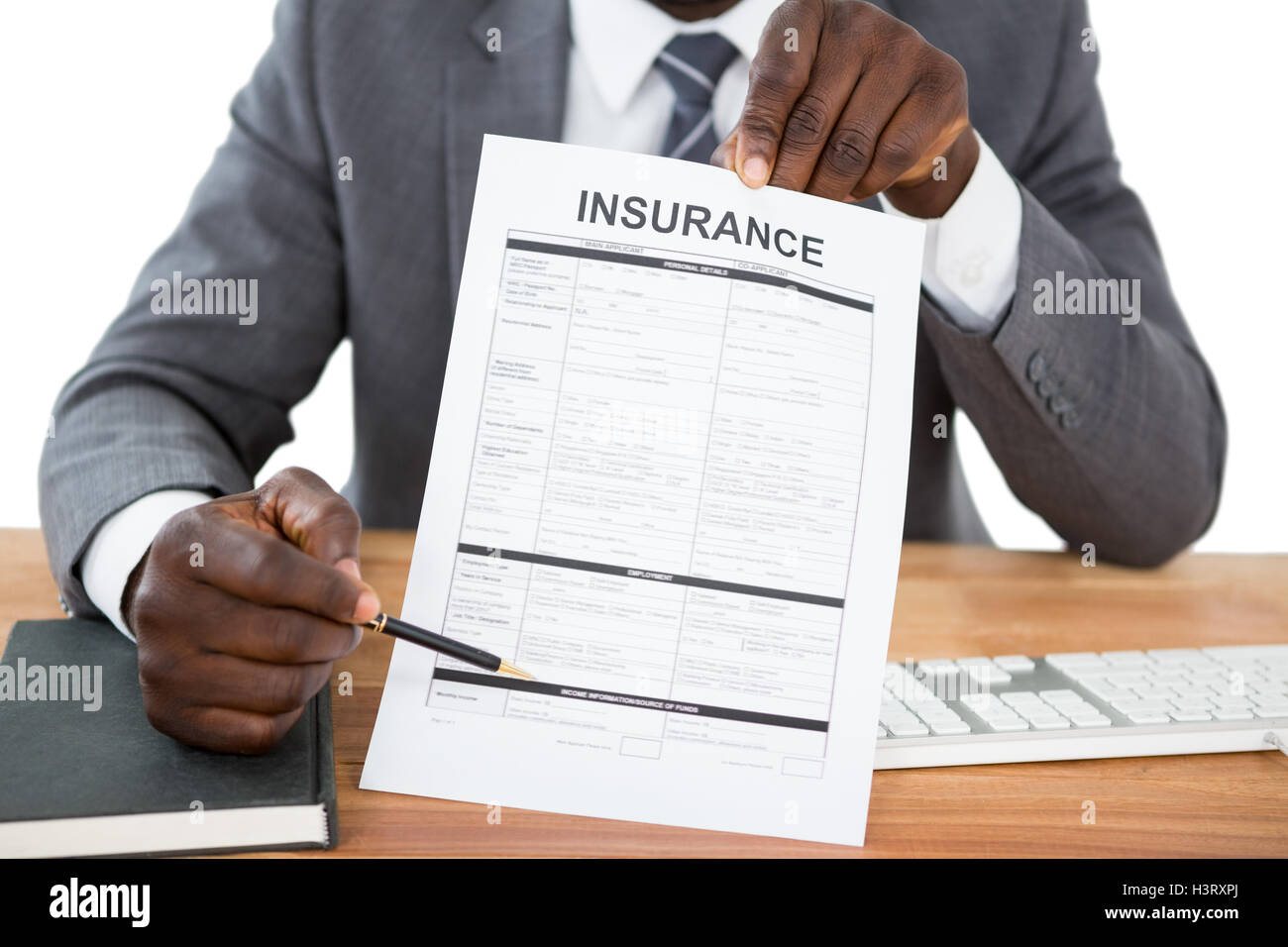 Geschäftsmann mit Versicherung Dokument Stockfoto