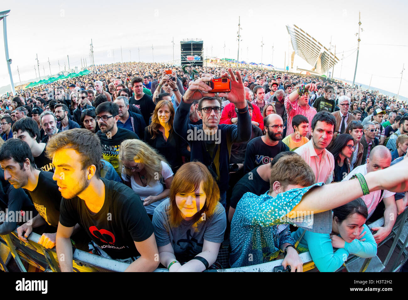 BARCELONA - 27 Mai: Crowd Uhr ein Konzert im Primavera Sound Festival 2015 am 27. Mai 2015 in Barcelona, Spanien. Stockfoto