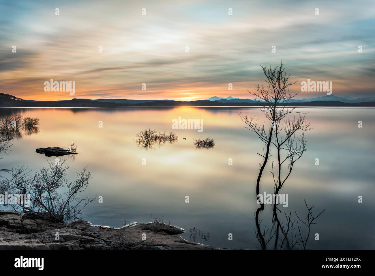 glänzende See fotografiert während der goldenen Stunde Stockfoto