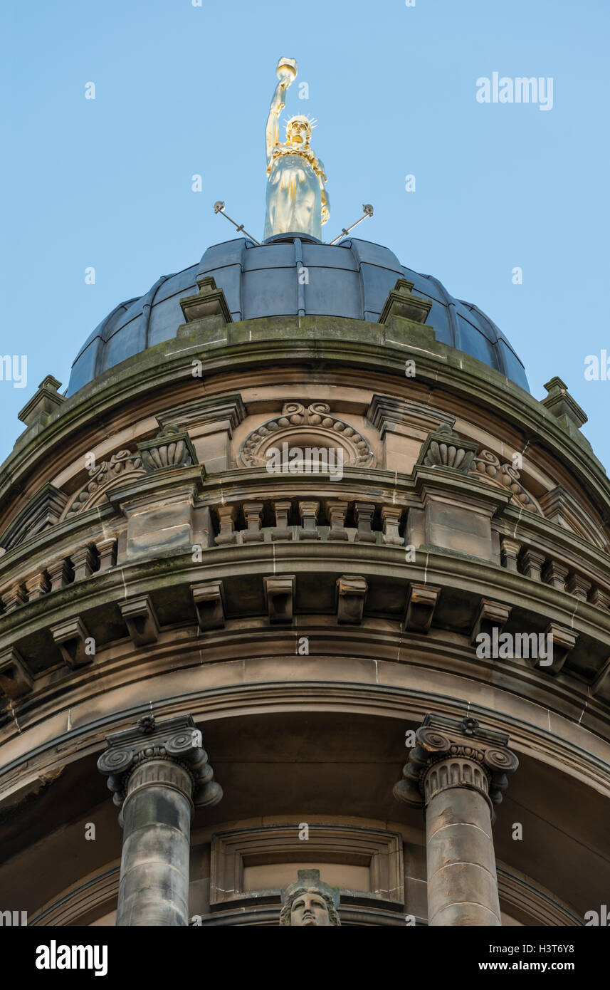 Skulptur "Licht und Leben" auf ehemaligen schottischen Co-Operative Wholesale Society Hauptquartier, Morrison Street, Glasgow, Schottland, UK, Stockfoto