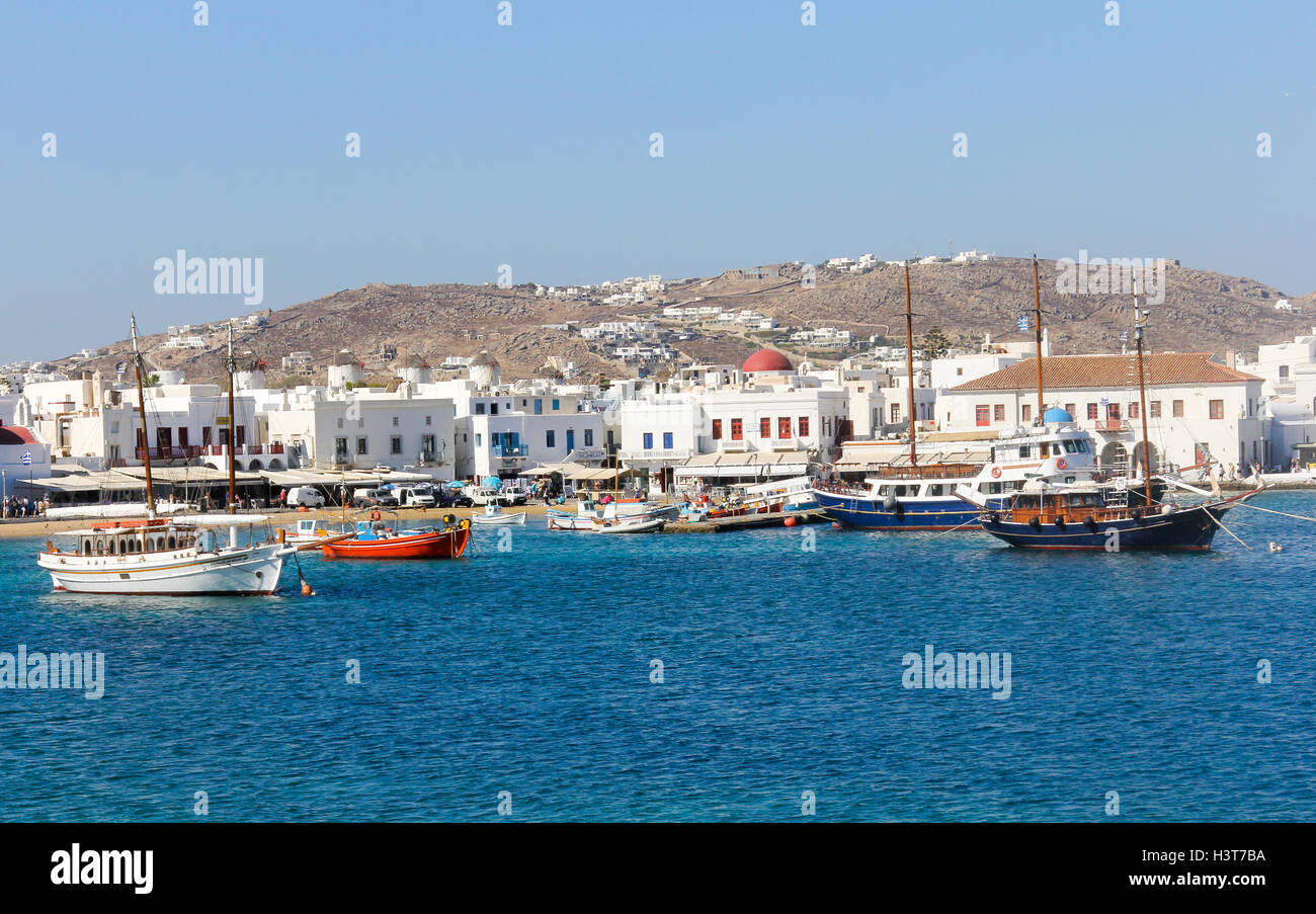 Blick auf den Hafen in Chora, Mykonos, Griechenland Stockfoto