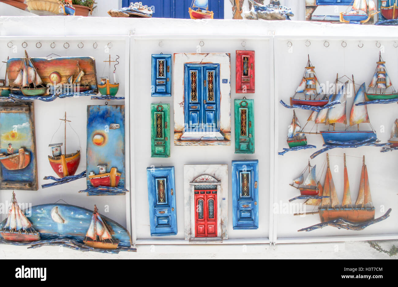 Souvenir-Plaketten für Verkauf in Chora, Mykonos, Griechenland Stockfoto