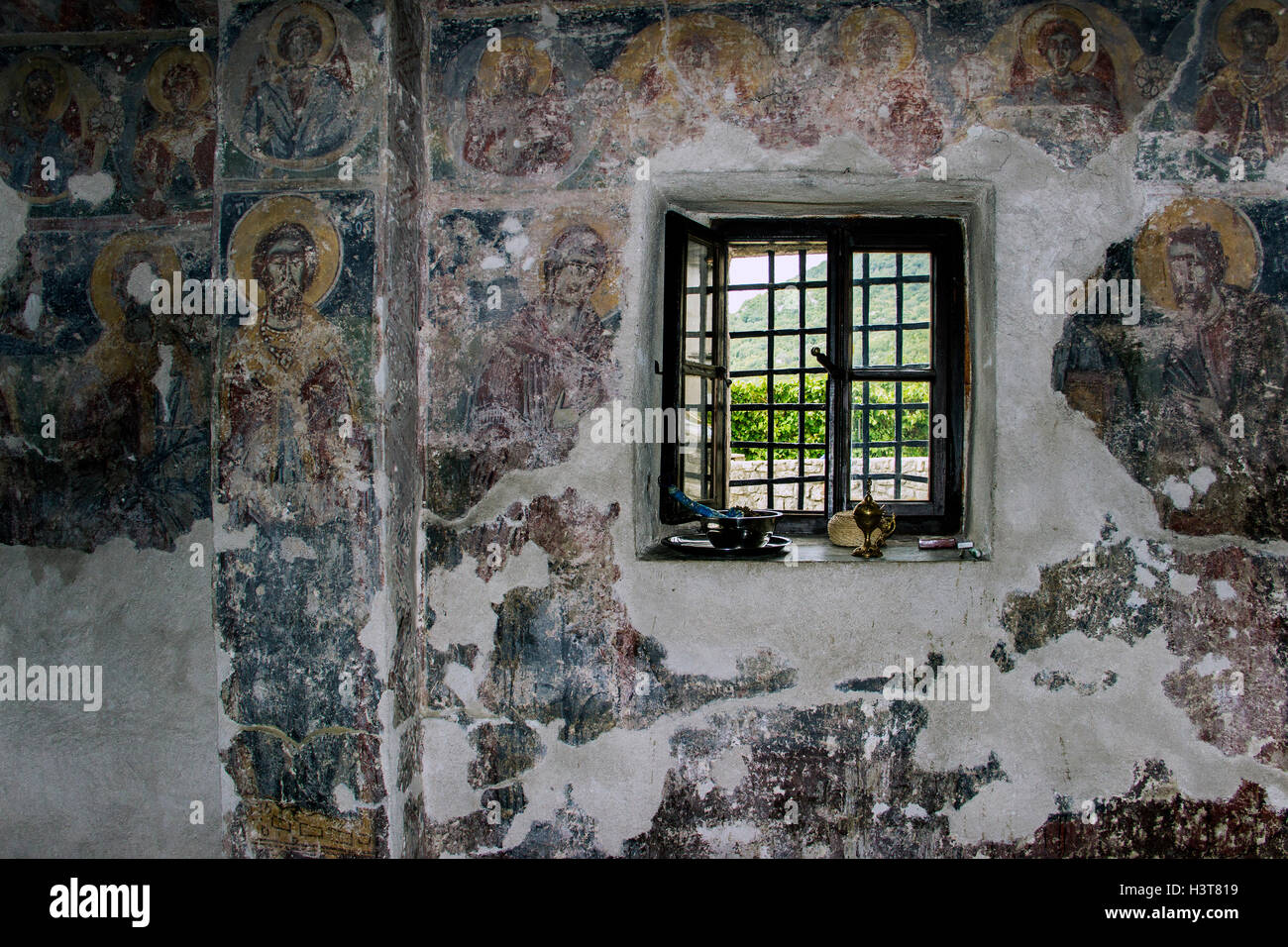 Montenegro - erhaltene Fragmente der ursprünglichen Fresken (14. Jh.) in das mittelalterliche orthodoxe Kloster Podlastva Stockfoto