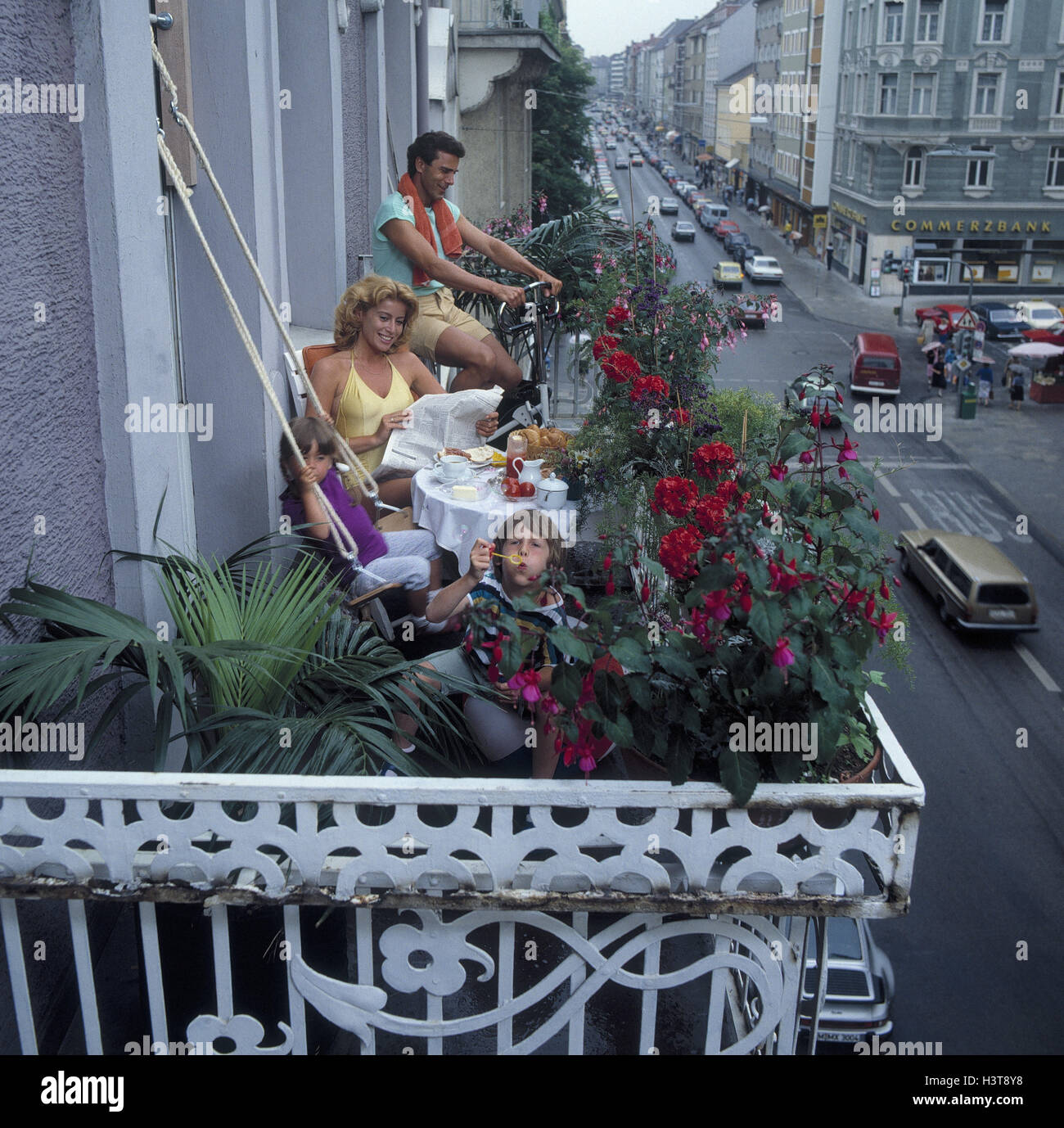 Stadt, Haus Linie, Balkon, Familie, Frühstück, Sommer, haben, Frühstück