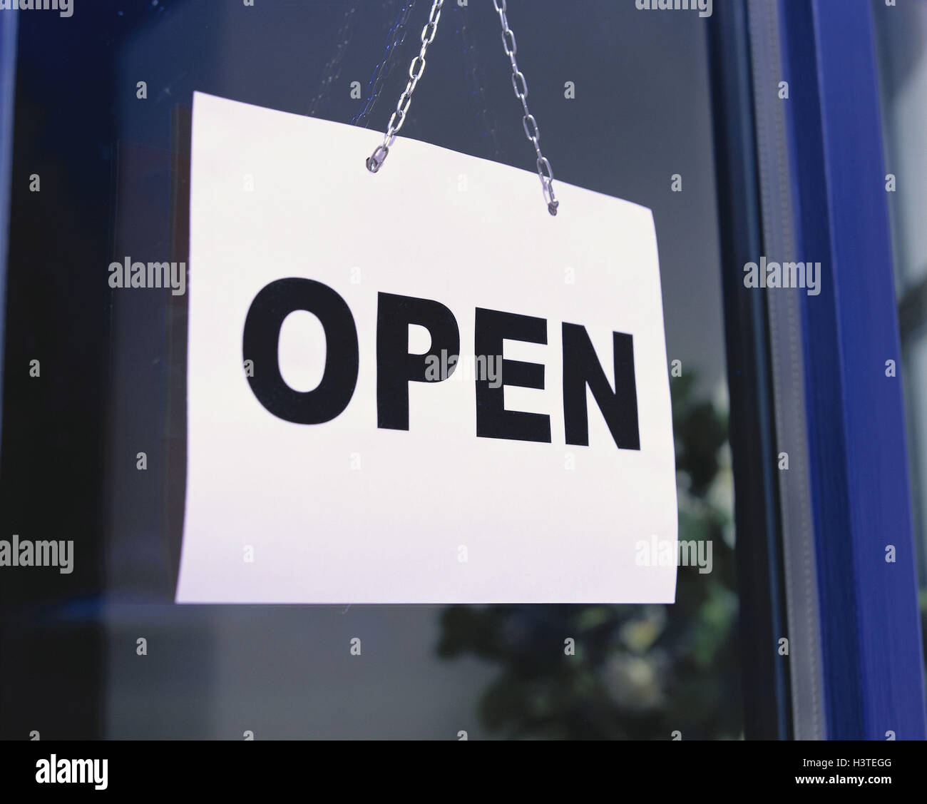 Name der Platte, "Offene" Tür, Wirtschaft, Handel, Öffnungszeiten, Werbung, Schild, Tipp, geöffnet, offen, Werbeschild, Produktfotografie Stockfoto