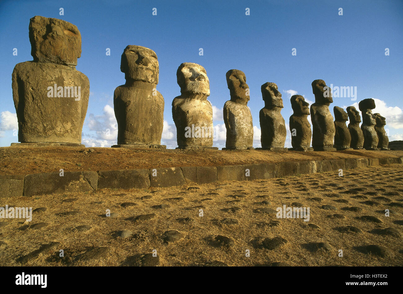 Chile, Osterinsel, Ahu Tongariki, Steinskulpturen, Moais, den Pazifik, den Pazifischen Ozean, Insel, Isla de Pascua, Nationalpark Rapa Nui, Skulpturen, Steinskulpturen, Stein Kolosse, steinernen Riesen, Monolithen, Tuffstein, Kultur, UNESCO-Weltkulturerbe, Kultur, Sehenswürdigkeit, Stockfoto