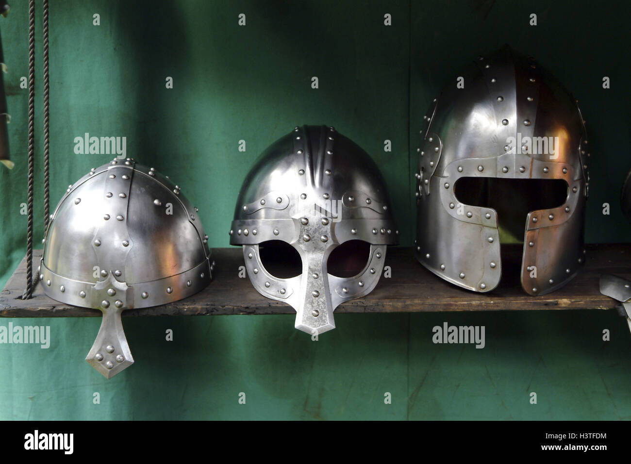 Holzregal, Ritter Helme, Regal, Zwischenablage, Helme, Ritter Rüstung