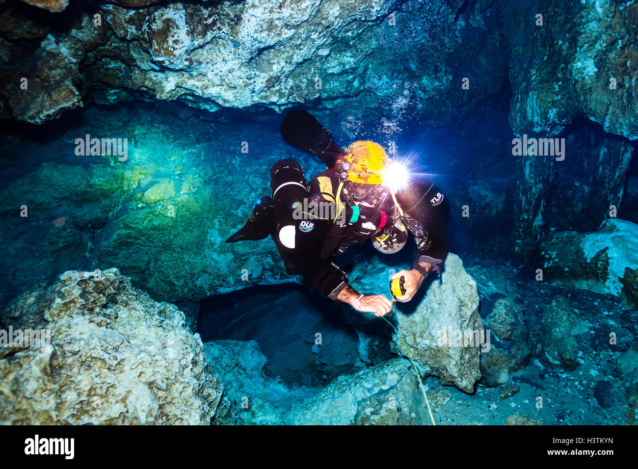 Cave Diver in Höhle Cenote, Yucatan Tulum Mexiko Stockfoto