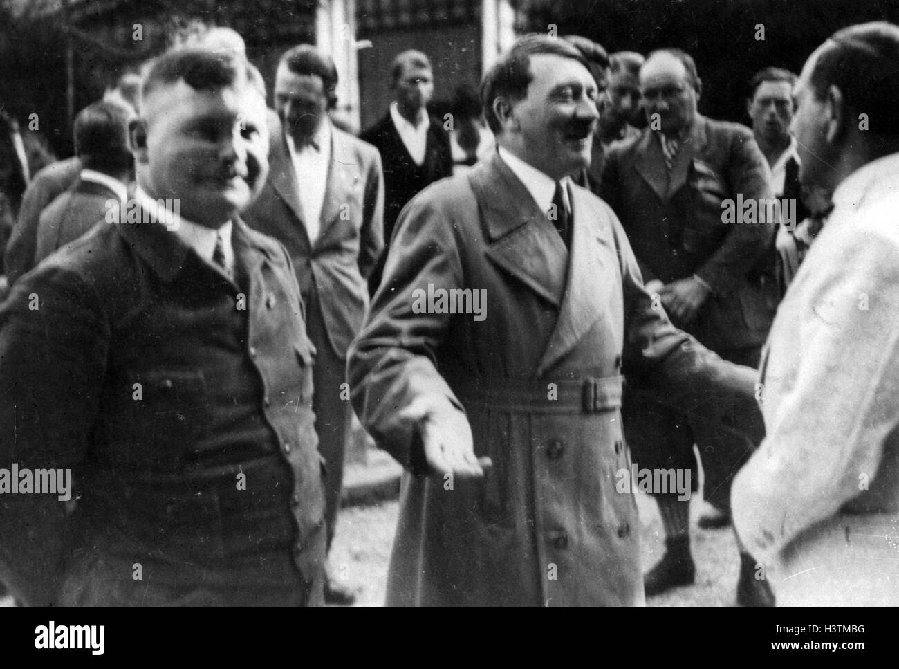 ERNST ROEHM (1887-1934) auf der linken Seite mit Adolf Hitler von 1933 Stockfoto
