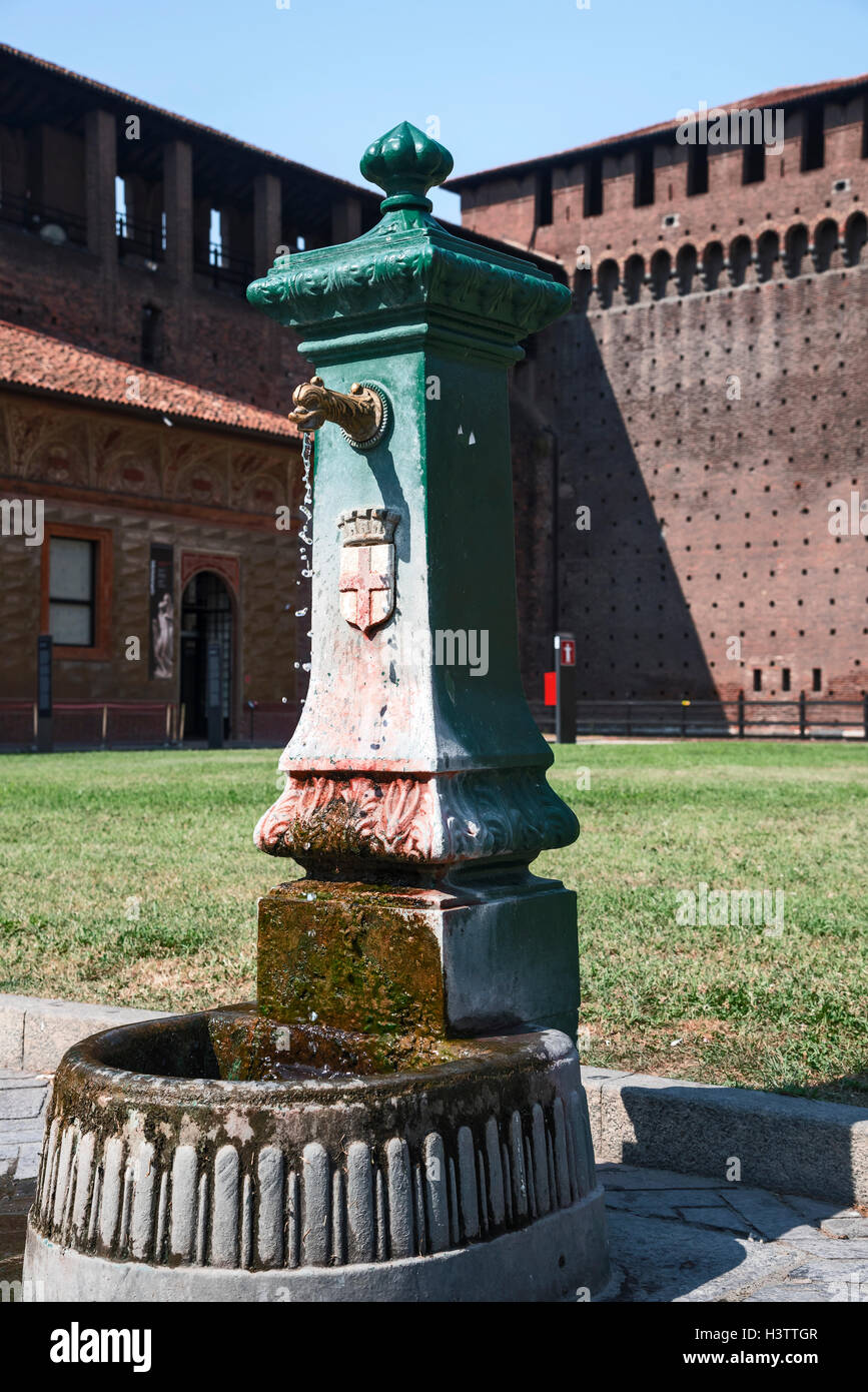 Geschnitzte Wasserhahn und Crest Castello Sforzesco, Castello Sforzesco, Mailand, Italien, Europa Stockfoto