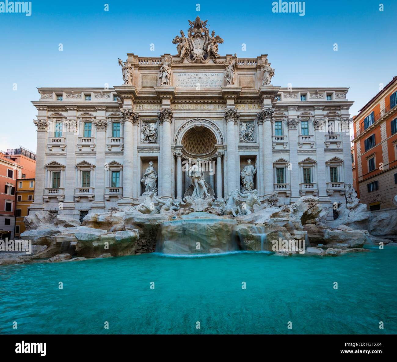 Trevi-Brunnen (Italienisch: Fontana di Trevi) ist ein Brunnen im Stadtteil Trevi in Rom, Italien Stockfoto