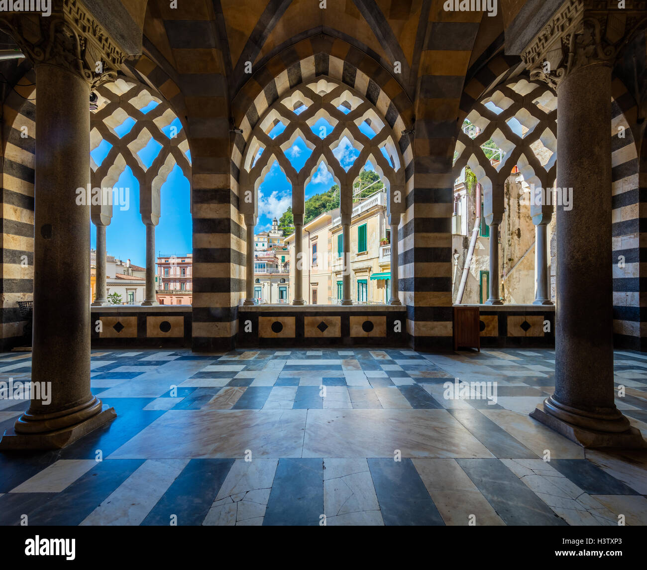 Kathedrale von Amalfi ist eine 9. Jahrhundert römisch-katholische Kathedrale in der Piazza del Duomo, Amalfi, Italien. Stockfoto