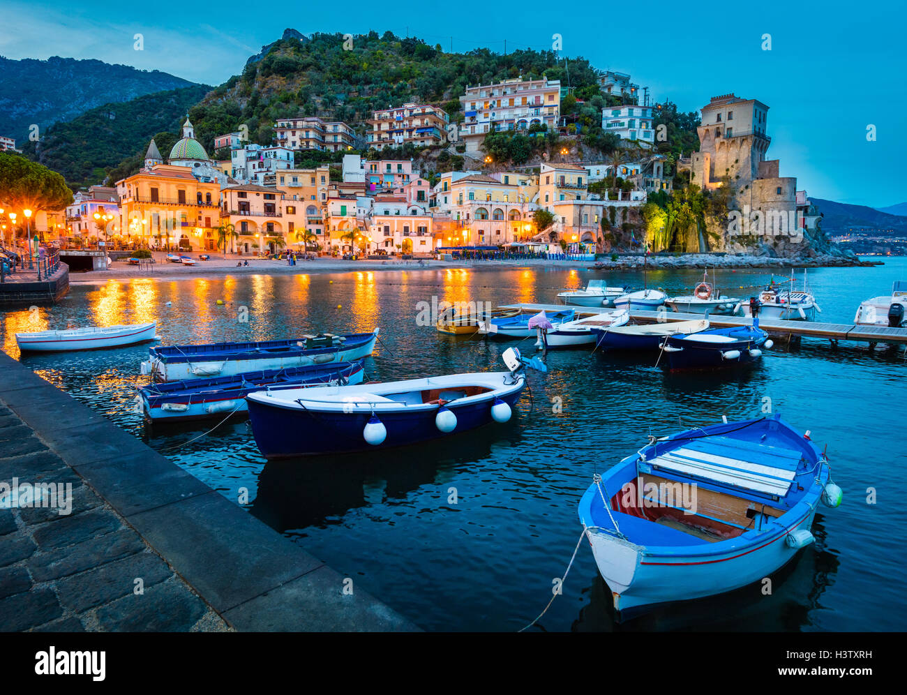 Cetara ist eine Stadt und Comune in der Provinz Salerno in der Region Kampanien im südwestlichen Italiens. Stockfoto