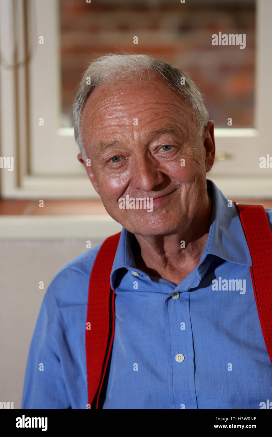 Ken Livingstone in Chichester Assembly Rooms, Förderung von seinem Buch "wird rot: A Politik für die Zukunft". 10.08.16 Stockfoto