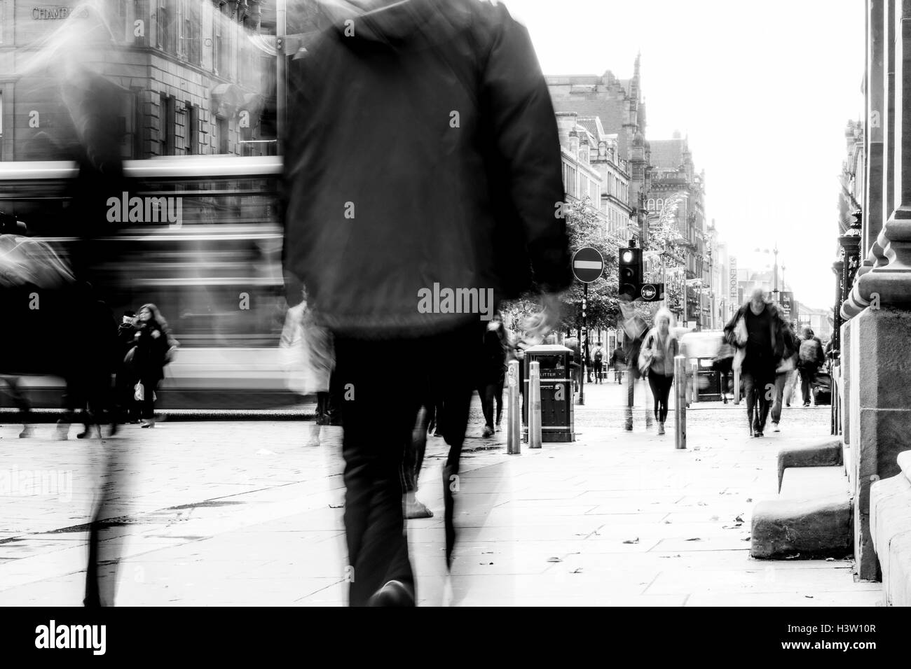 Straßenfotografie, Dokumentarfilm, Hauptverkehrszeit, Stadt, Verkehr, Glasgow, Schottland, Stockfoto