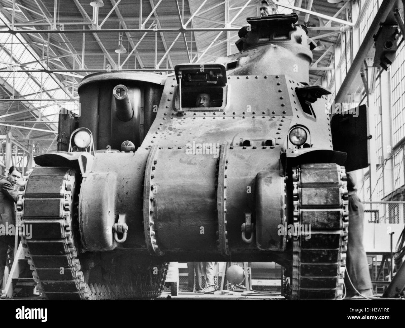 1940S 1941 ERSTE CHRYSLER M3 MEDIUM TANK ENDKONTROLLE AUF INDUSTRIELLE FLIEßBAND VERSCHIEDENTLICH LEE ODER GRANT VERSION GENANNT Stockfoto