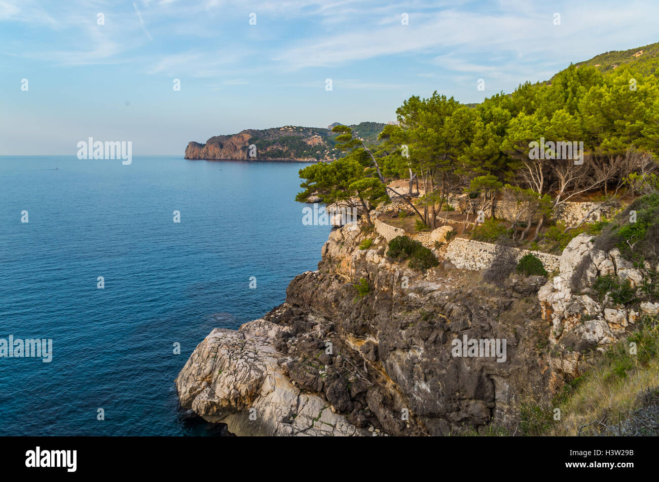 Sonnenuntergang an der Cala Deia auf Mallorca, Balearen, Spanien Stockfoto