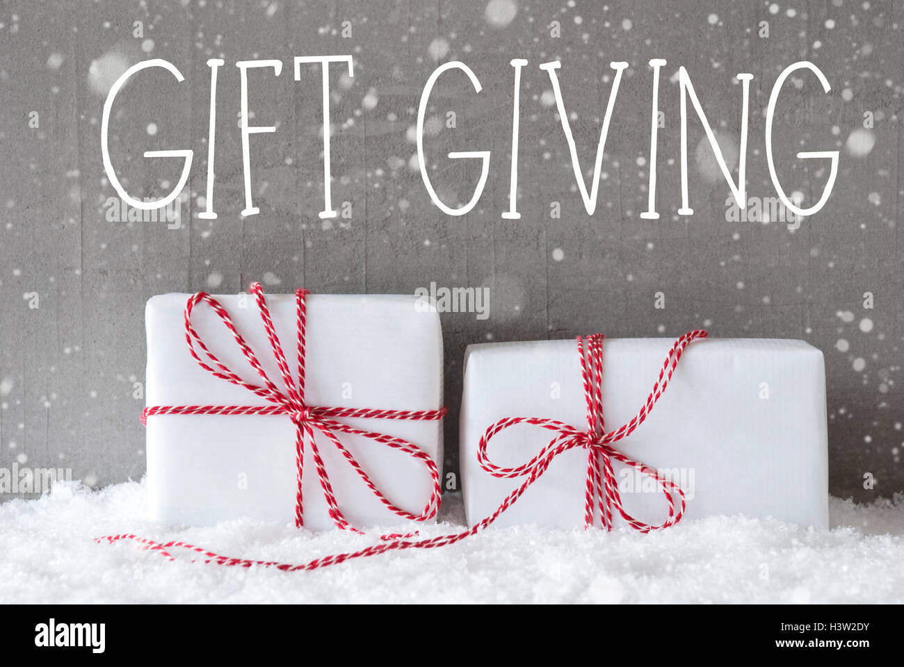 Zwei Geschenke mit Schneeflocken, Text Geschenk geben Stockfoto