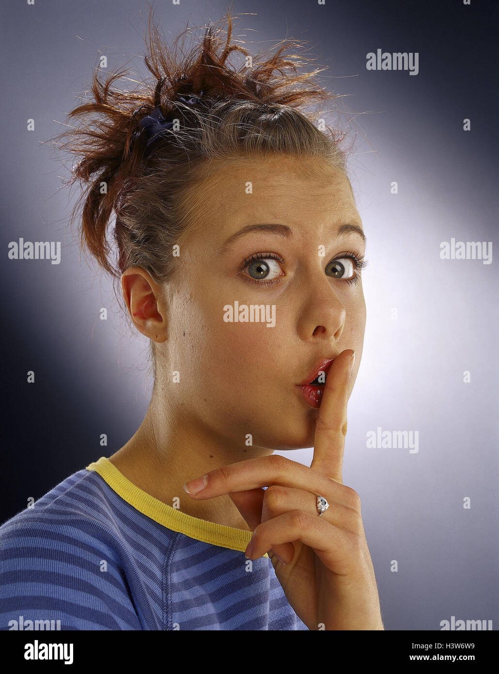 Teenagers Girls Hairstyle Fashionably Hair Stockfotos & Teenagers Teenager Mädchen Geste Stille Ruhe Gesichts spielen Porträt Teenager